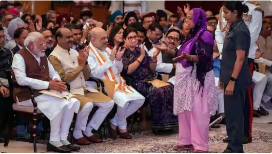 PM Modi Bowed His Head To Hirbai Ibrahim Lobi- Who Is She?